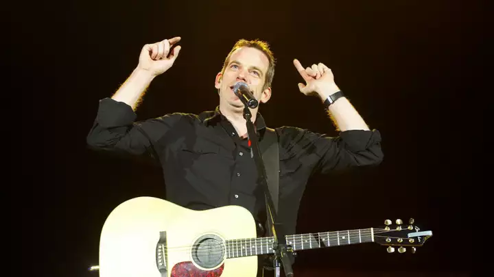 Vrai nom de Garou : Comment s'appelle le chanteur Garou dans la vraie vie ?